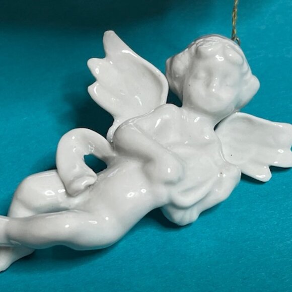 White Glazed Ceramic Cherub Angel Playing Mandolin Christmas Ornament 3.25" - Picture 2 of 15